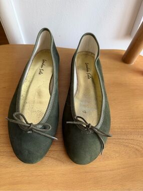 London Sole Green Suede Ballet Flats